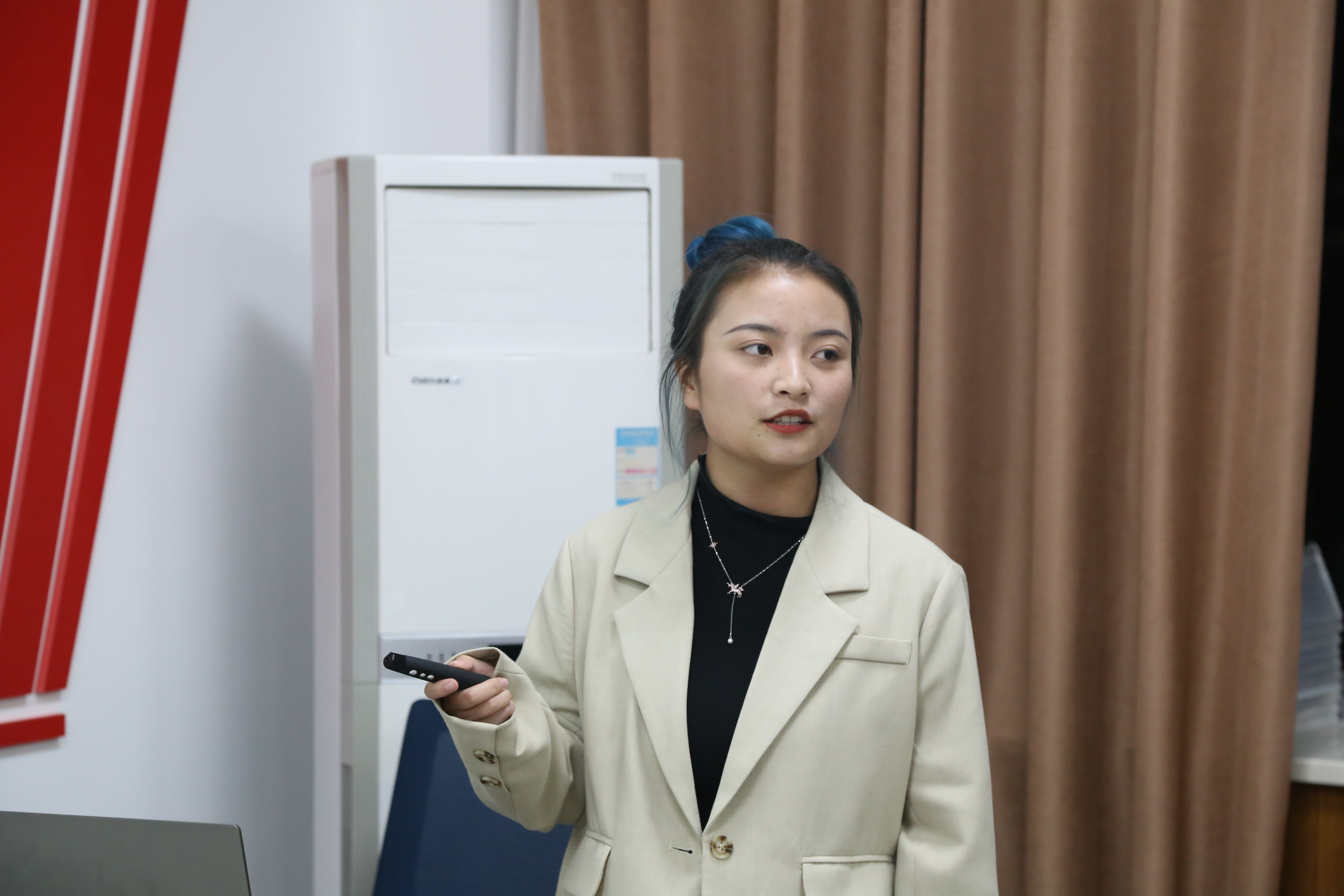 9d28acf5062e4114b628f6e09abc87a1.jpg