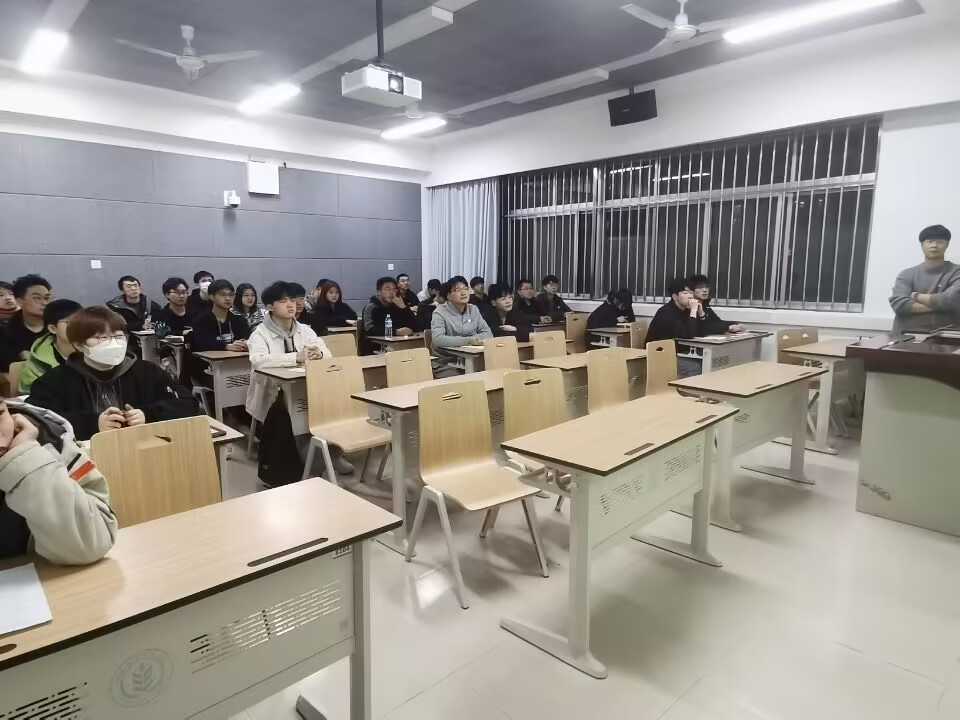 1b764cb6f2bf4b9699dde0391ee5e408.jpg